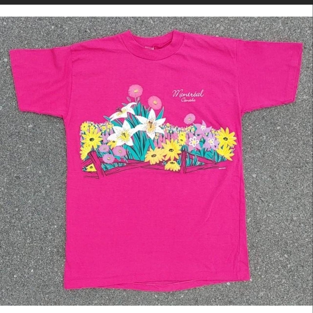 Vintage 90s Montreal Canada Tourist Graphic T-Shirt Hot Pink Made in Canada M